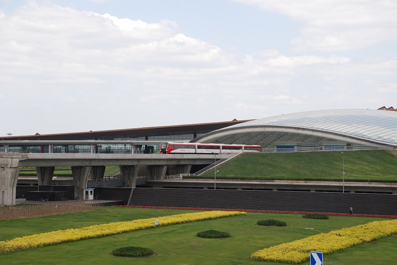 1中国第一条BOT和设备系统集成模式建设的首都机场线.jpg